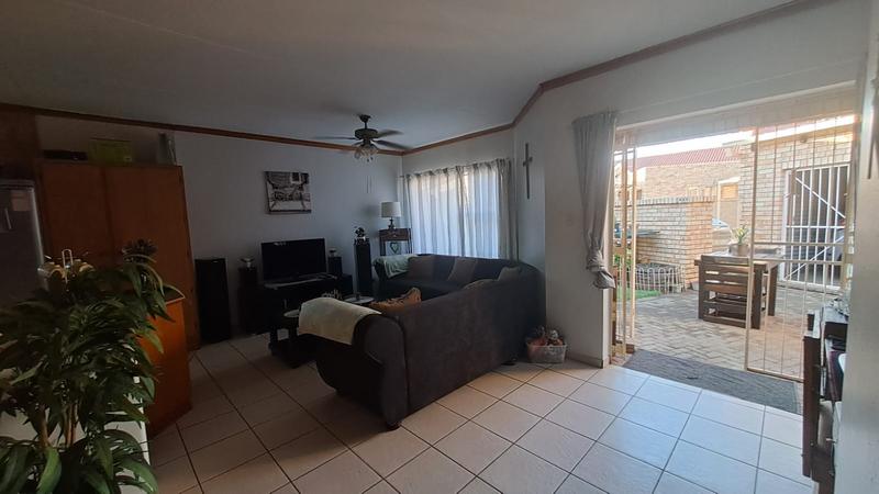 2 Bedroom Property for Sale in Uitsig Free State